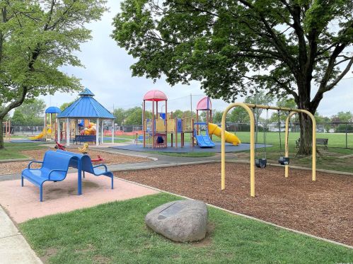 110 Central Blvd, New Hyde Park NY  11040-4228 exterior