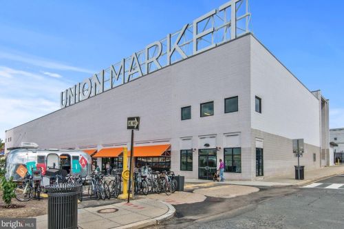 1111 Holbrook Ter, Washington DC 20002-2704 exterior