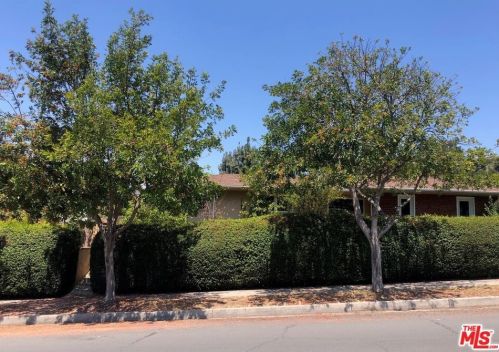 901 Sylvanoak Dr, Glendale, CA 91206-1539