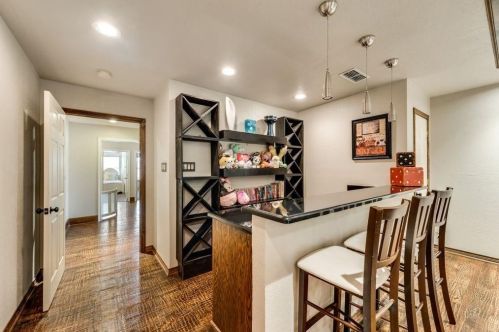 9427 Vis Cir, Irving TX  75063-5064 exterior