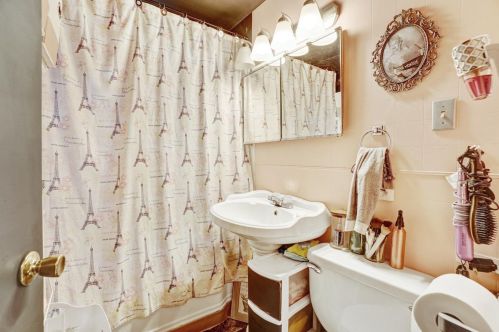 7025 Lindberg Ave, Hammond IN 46323-2137 exterior