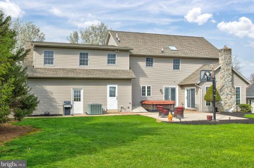 75 Maple Ave, Bareville PA  17540-9602 exterior