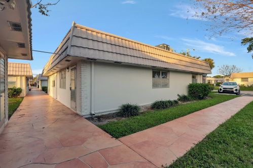 155 Valencia G, Delray Beach FL  33446-2055 exterior