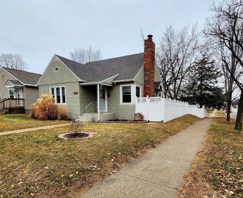2341 Winnebago St, La Crosse, WI 54601-5126
