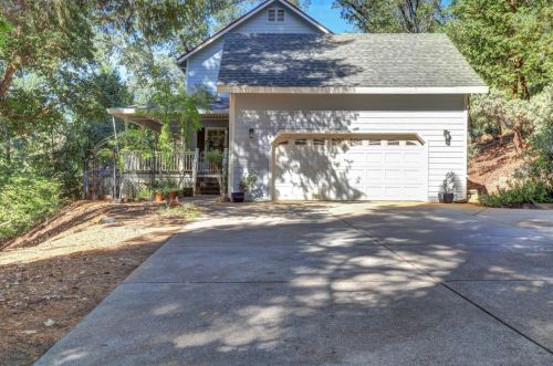 13716 Kensington Kourt, Grass Valley, CA 95945-7840