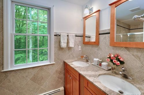 23 Mayflower Dr, Wilton CT  06897-1003 exterior