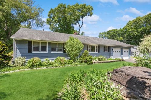 44 Arden Ln, Stamford, CT 06905-1724