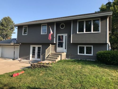 409 11th St, Adel, IA 50003-2021