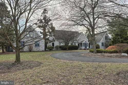 195 Shady Ln, Hummelstown, PA 17036-7637