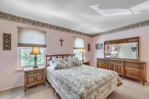 49 Matthews Ln, Washingtonville NY  10992-1202 exterior