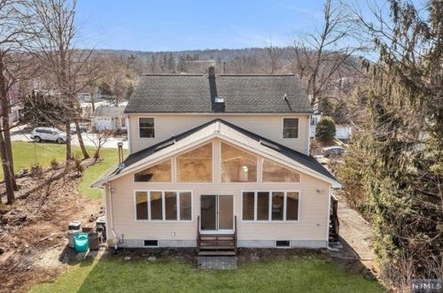 20 Bailey Ave, Oakland, NJ 07436-1803
