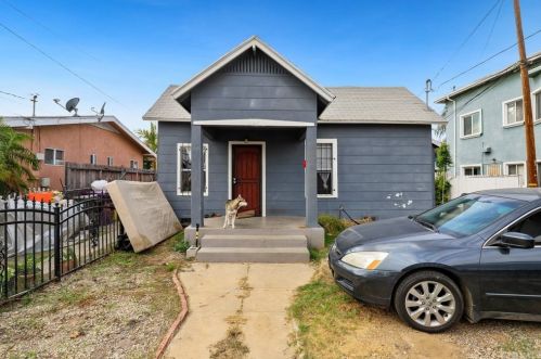 1065 Almond Ct, Long Beach, CA 90813-3707