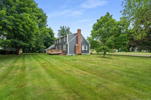 9 Lamplight Dr, Kensington CT  06037-1805 exterior