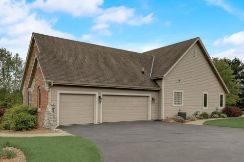 201 Crooked Stick Pass, North Prairie, WI 53153-9622