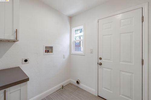 8437 Golf Links Rd, Oakland CA  94605-4118 exterior