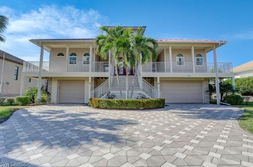 27168 Harbor Dr, Bonita Springs, FL 34135-4327