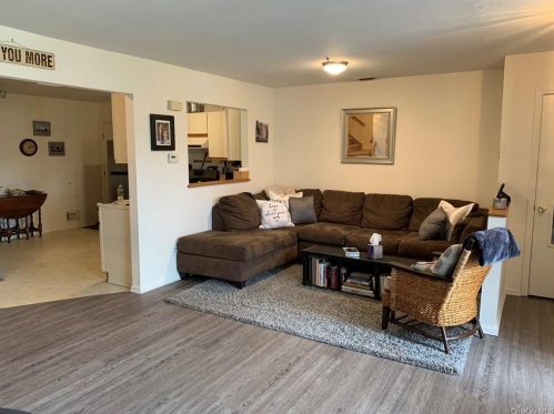 15 Olde Wagon Rd, Warwick NY  10990-4227 exterior