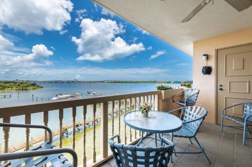 642 Marina Point Dr, Daytona Beach, FL 32114-5043