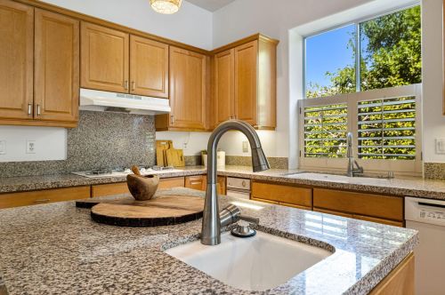 2 King Edward Ct, Rancho Mirage CA  92270-1621 exterior