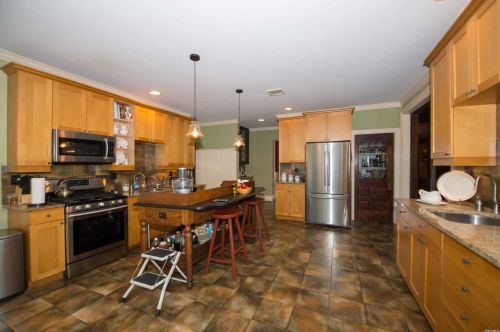 146 Shr Rd, Mount Sinai NY  11766-1237 exterior