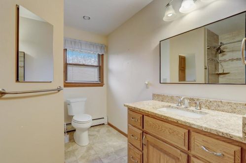 2335 Graylog Ln, Waukesha WI  53151-2921 exterior