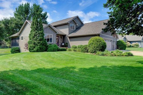1406 Pheasant Hills Dr, Lino Lakes, MN 55038-9611