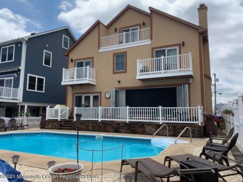 49 Granada Dr, Bricktown, NJ 08723-7638