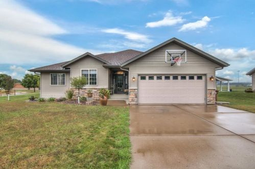 811 8th Ave, Bloomer, WI 54724-1473