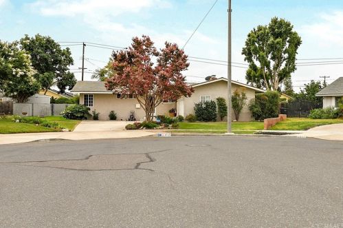 8535 San Calvino Cir, Buena Park, CA 90620-3758
