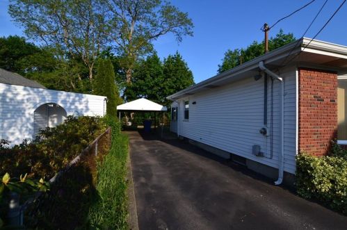 46 Peach Hill Ave, North Providence RI  02911-1925 exterior