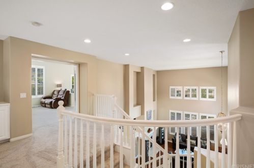 490 Tree Hollow Ct, Simi Valley CA  93065-7311 exterior