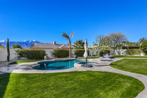 5 Curie Ct, Rancho Mirage CA  92270-2713 exterior