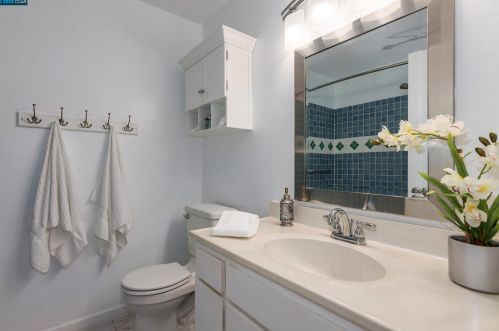 5213 Springdale Ave, Pleasanton CA 94588-3644 exterior