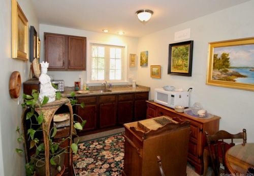 310 Main St, Wallingford CT  06492-2232 exterior