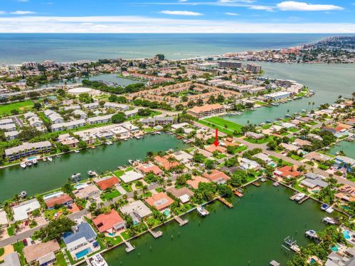 12050 4 St, Saint Petersburg FL  33706-4426 exterior