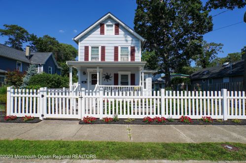 814 Dunlewy St, Tinton Falls, NJ 07712-5739