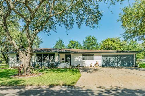 1401 14th St, Texas City, TX 77590-5301