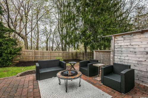 37 Edwards Pl, Huntington Station NY  11746-1013 exterior