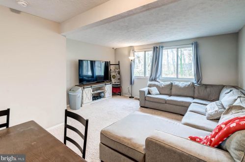 8629 Kenosha Ct, Lorton VA  22079-3045 exterior