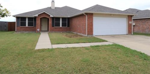 2912 Jamestown Dr, St Paul TX  75098-7511 exterior