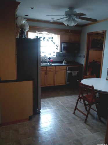 132 Bradford Ave, Holbrook, NY 11741-3151
