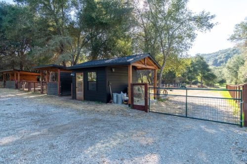 10555 Watsonville Rd, Gilroy CA  95020-9433 exterior