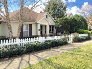 201 Chancery Ln, Deland, FL 32724-7706