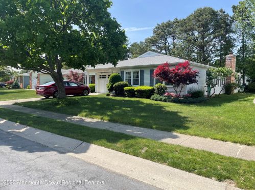 26 Meadowbrook Rd, Bricktown, NJ 08723-7850