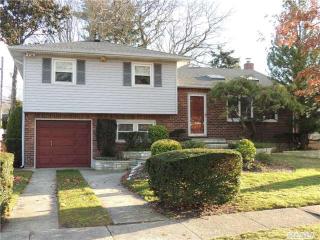 3060 Clovermere Rd, North Wantagh, NY 11793-2532