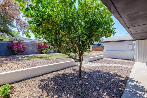 2209 Everett Dr, Phoenix AZ  85022-4109 exterior