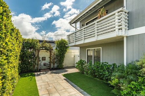 2216 Manhattan Beach Blvd, Redondo Beach, CA 90278-1203