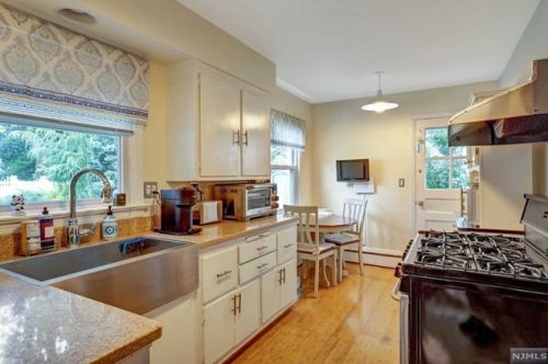 121 Herrick Ave, Teaneck NJ  07666-4106 exterior