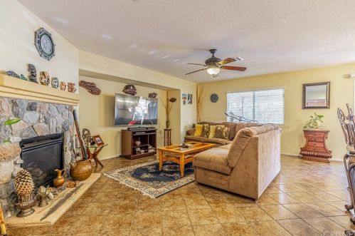 45541 Robinson Dr, Lancaster CA  93535-2263 exterior