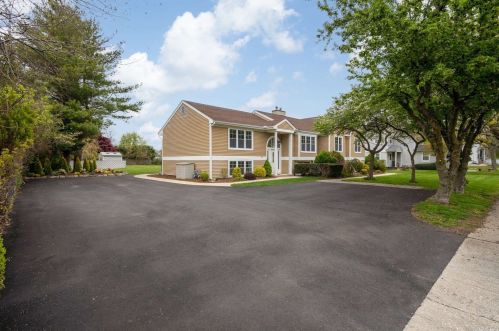 418 5th Ave, Elwood, NY 11731-2305